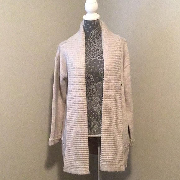 🛑SOLD🛑 Cardigan in Sand - Picture 3 of 7